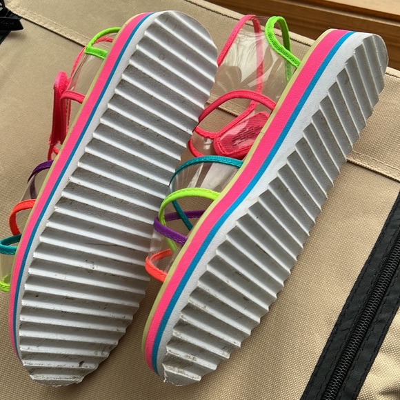 Girls size 2 Steve Madden sandals - Picture 2 of 2